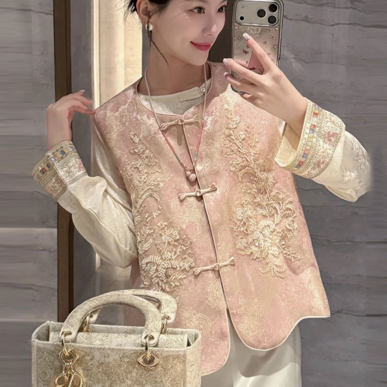 重工提花钉珠新中式马甲2026早春新款复古国风盘扣坎肩马夹上衣女