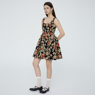 复古方领碎花收腰吊带连衣裙