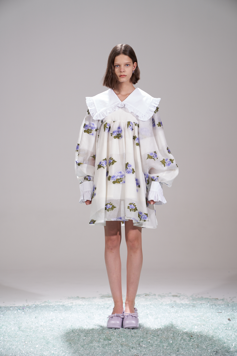 设计师品牌ESTER HSU 2021早春 紫色花朵提花娃娃领连衣裙