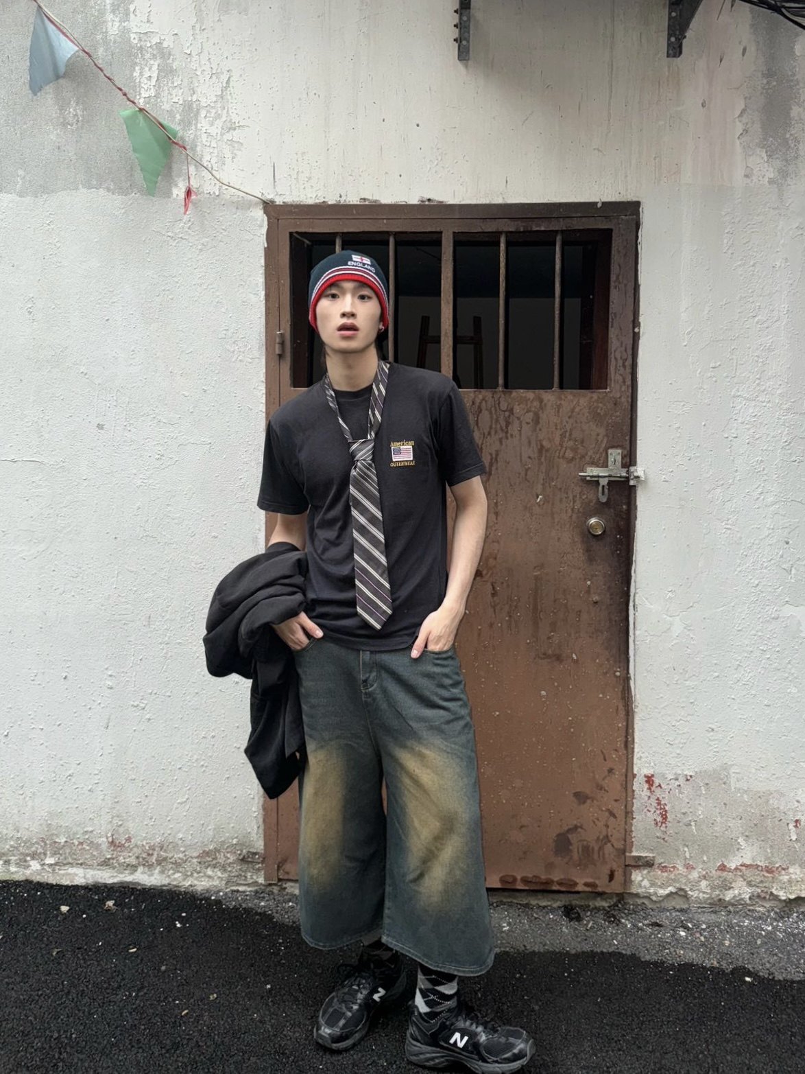 大廓形做旧磨毛中裤牛仔裤