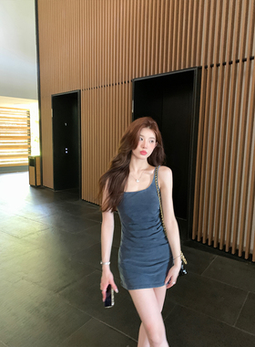 alex stevens肯豆方领吊带连衣裙女夏季收腰褶皱紧身短款包臀裙子