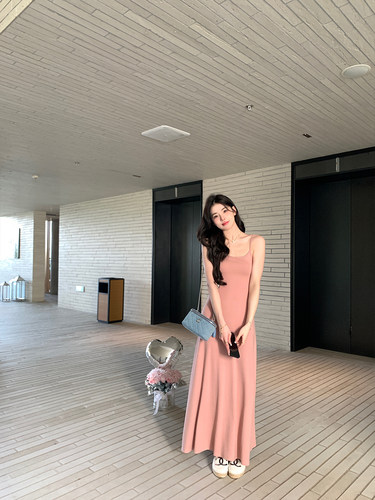 卡戴珊纯色吊带连衣裙长裙女纯色