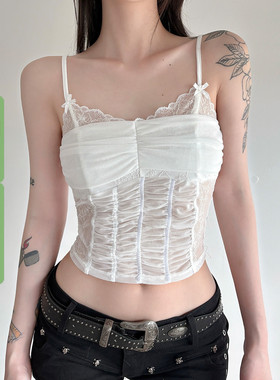 WEEKEEP 辣妹性感白色蕾丝拼接网纱微透吊带修身褶皱收腰短款背心