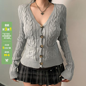 毛衣女百搭纯色修身 WEEKEEP 简约基础V领单排扣麻花纹理长袖 上衣