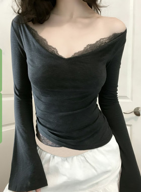 WEEKEEP 纯欲深灰色V领蕾丝拼接喇叭袖T恤女百搭修身褶皱打底上衣