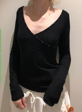 WEEKEEP 简约休闲纯色交叉V领铆钉设计长袖T恤女百搭修身打底上衣