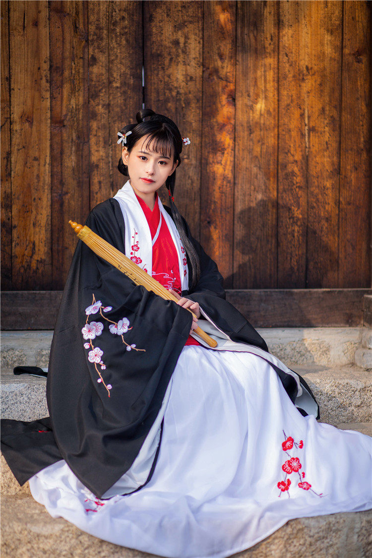 华裳传统服饰落梅知交领袄裙琵琶袖刺绣春秋款汉服女装红色日常款