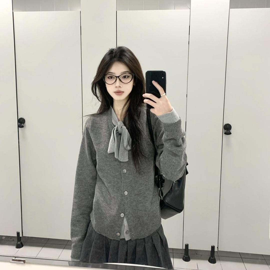 灰色格雷系穿搭假两件蝴