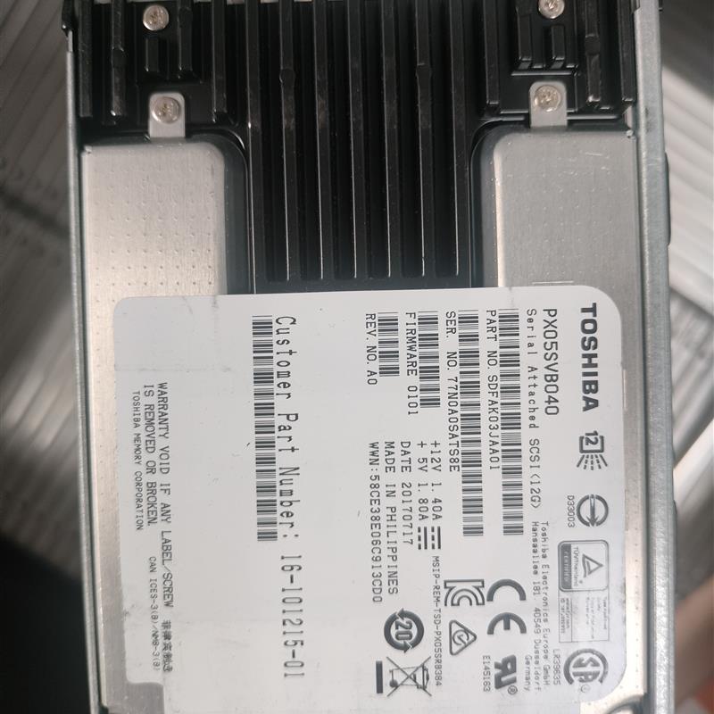 东芝PX05SVB040 400G  SAS  SSD  512格式  服务器上拆下来