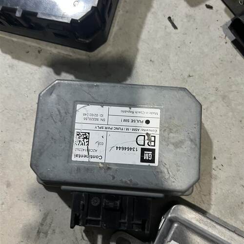 威朗新科鲁兹昂科雷昂科威XT5XTS汽油泵控制电脑燃油泵模块原厂