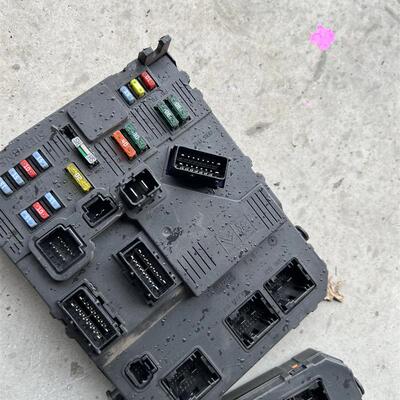 标致206 307 408雪铁龙C2 C5凯旋世嘉毕加索 发动机舱保险丝盒BSM