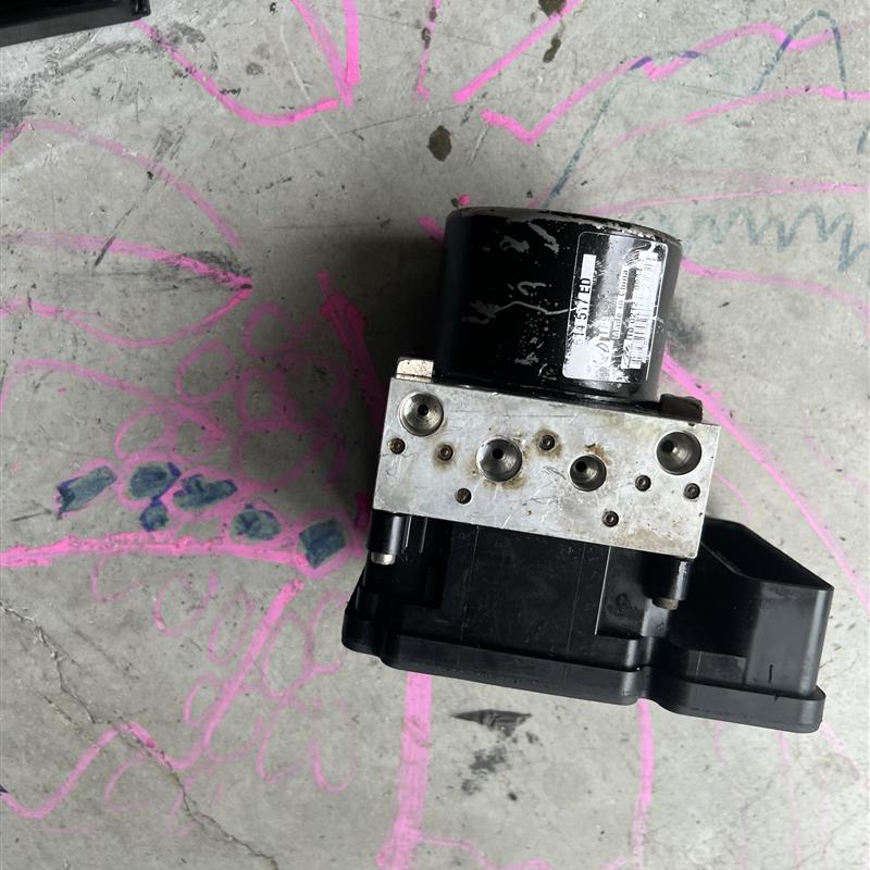 大众ABS泵朗逸帕萨特高尔夫速腾报abs操信号不可信控制单元损坏