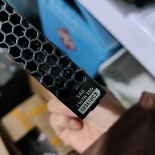 02351SCX 18500F 18800FV3 7.68TB SSD SAS 2.5存储硬盘单元