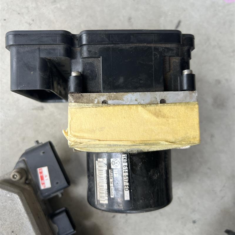 大众ABS泵朗逸帕萨特高尔夫速腾报abs操信号不可信控制单元损坏