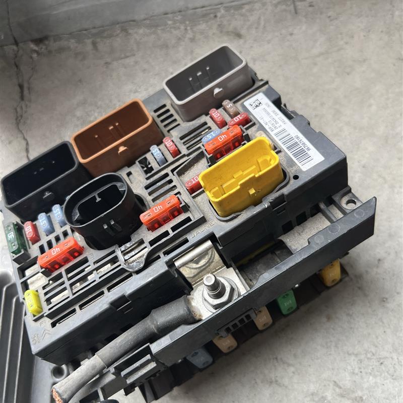 标致307 308 世嘉 凯旋206 207 BSM 机舱保险丝盒 L11 R05 继电盒