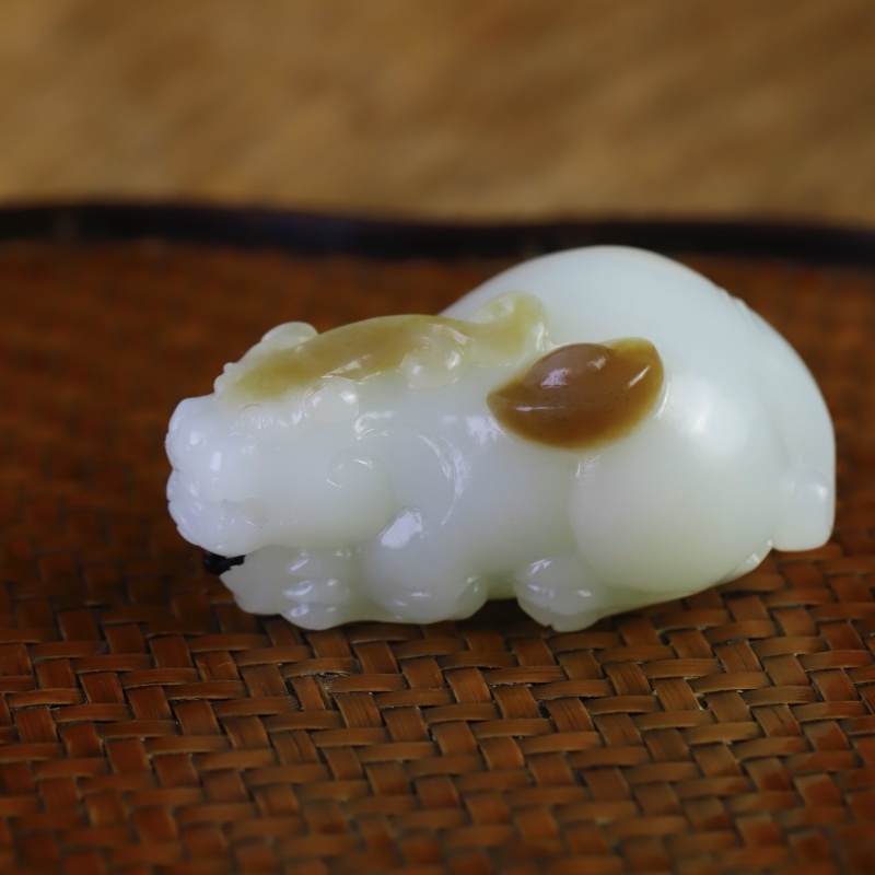 天然新疆和田玉且末糖招财貔貅手把件男女款精品玉石