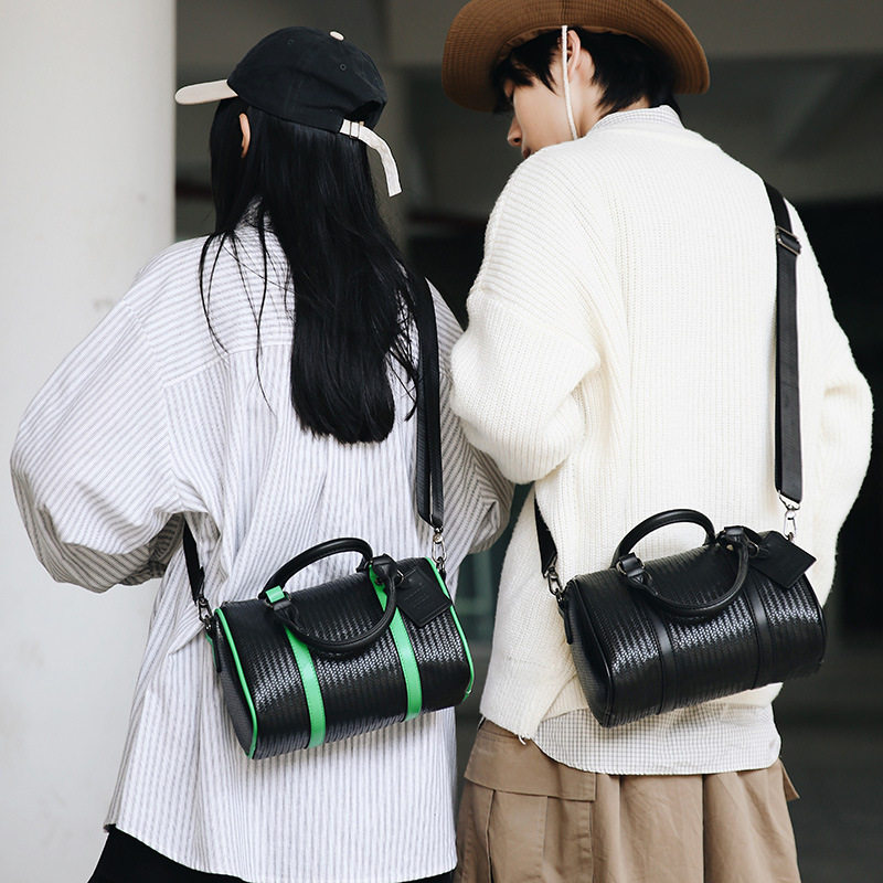 户外出行男女款休闲单肩斜挎包逛街百搭装手机充电宝手提防水背包