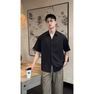 黑色冰丝v领短袖衬衫男款夏季轻薄高级感痞帅宽松百搭半袖衬衣潮