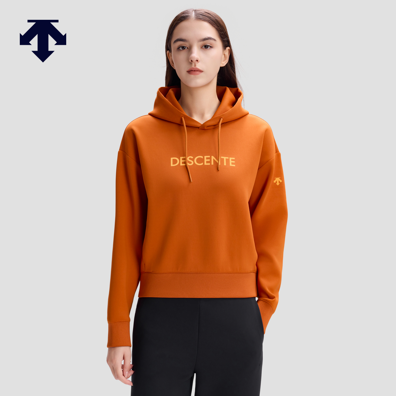 DESCENTE迪桑特ESSENTIAL系列通勤休闲女士连帽卫衣秋季新品