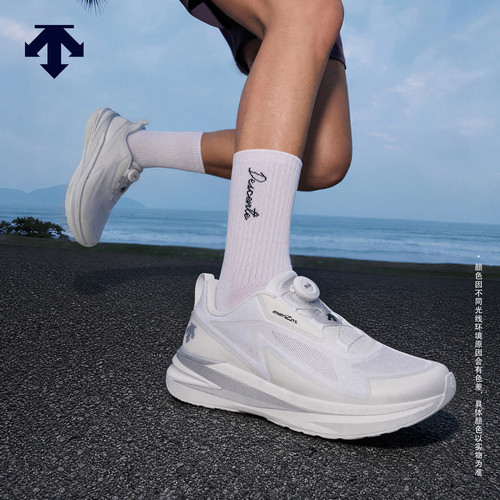 DESCENTE迪桑特RUNNING女士LAVITATE 3.0 AIR WIRE跑鞋
