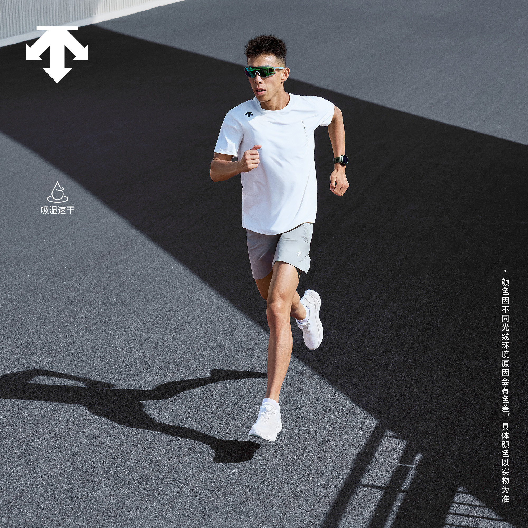 DESCENTE迪桑特RUNNING系列男士吸湿速干F360短袖T恤针织衫 - 实物图