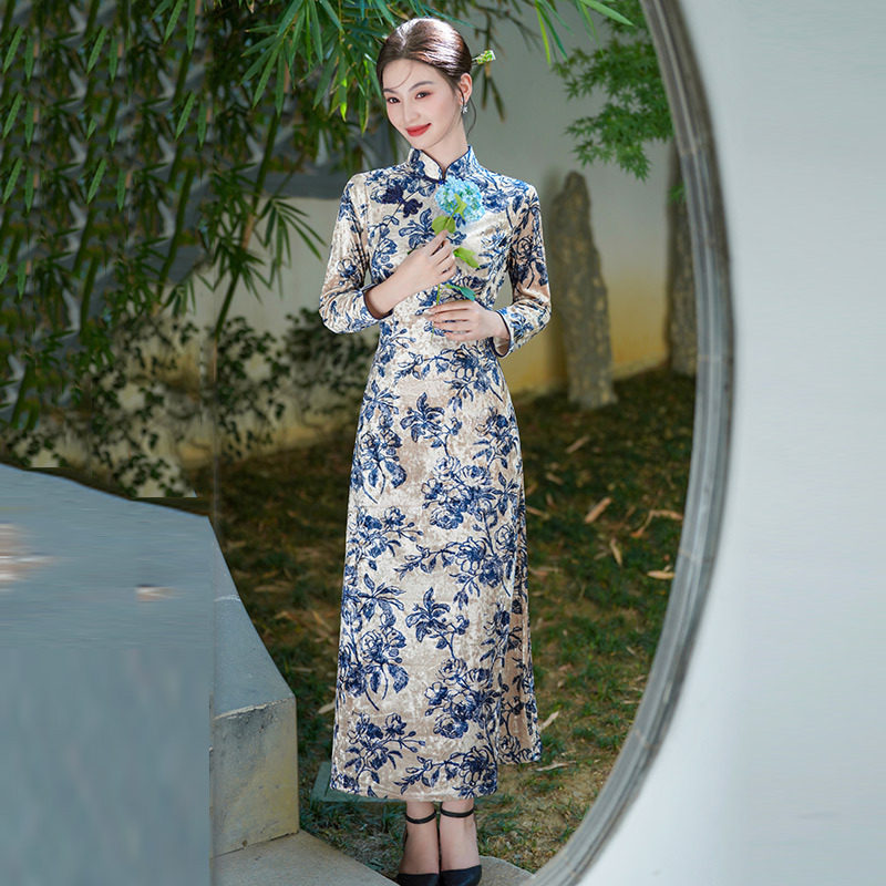 2026新款青花瓷丝绒妈妈装国风新中式秋季长袖旗袍改良女复古连衣