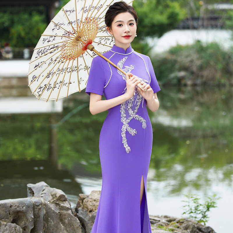 2026新款高端走秀旗袍春夏修身紫色弹力免烫长款优雅复古演出服高