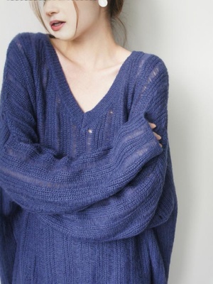 破洞蓝色v领毛衣女2025秋冬新款慵懒风穿搭宽松中长款针织衫上衣