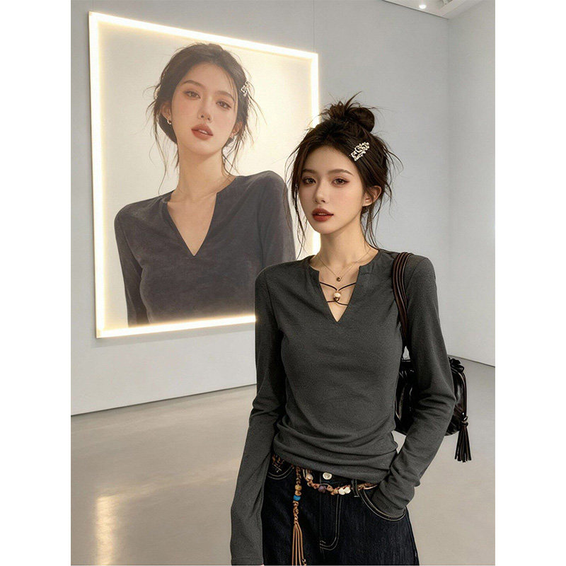 花灰色V领打底衫女2026春季新款设计感辣妹时髦风修身长袖t恤上衣