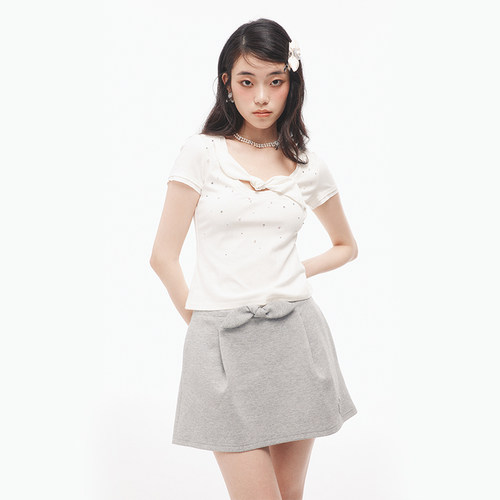 时尚兔耳朵钉珠上衣女