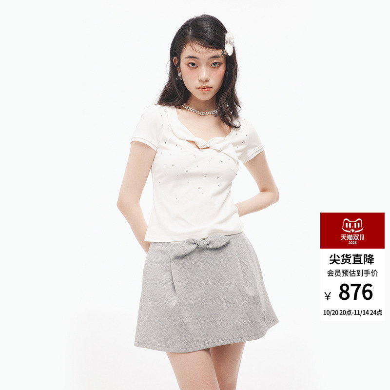 时尚兔耳朵钉珠上衣女