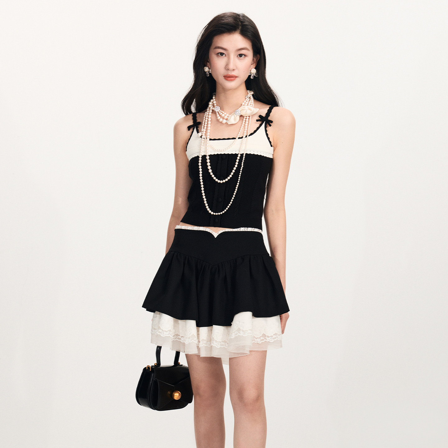 lefame拉飞姆2026早春新品时尚波浪花边黑白撞色针织吊带小上衣