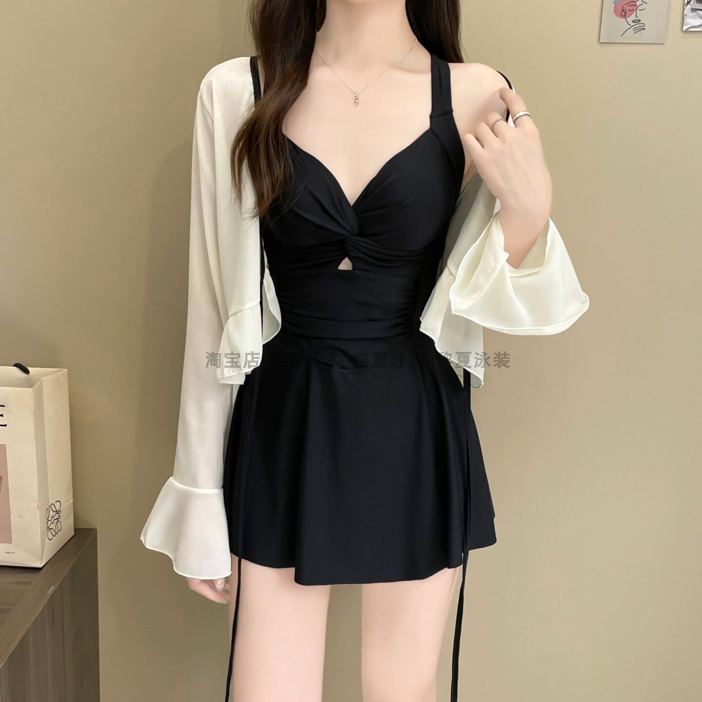 成人泳衣女2026新款分体长袖三件套平角黑色保守高级感度假泡温泉