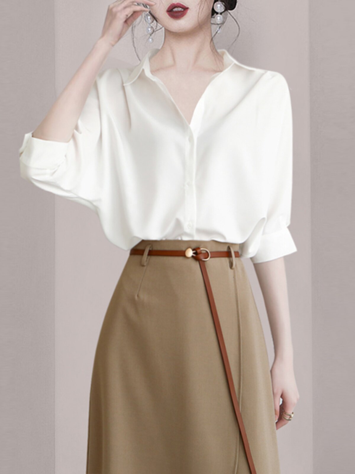 THE KOREAN VERSION OF THE INTERNET CELEBRITY INS SUIT IS WORN A WHITE SHIRT A SMALL SENSE OF DESIGN WHICH IS THIN AND LOOSE AND THE FIVE-QUARTER SLEEVE ANTI-WRINKLE TOP