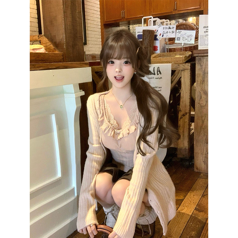 吊带+棕色半裙+针织开衫甜美