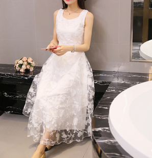 连衣裙2024夏季 背心裙甜美小清新沙滩裙 蕾丝中长裙修身 显瘦无袖