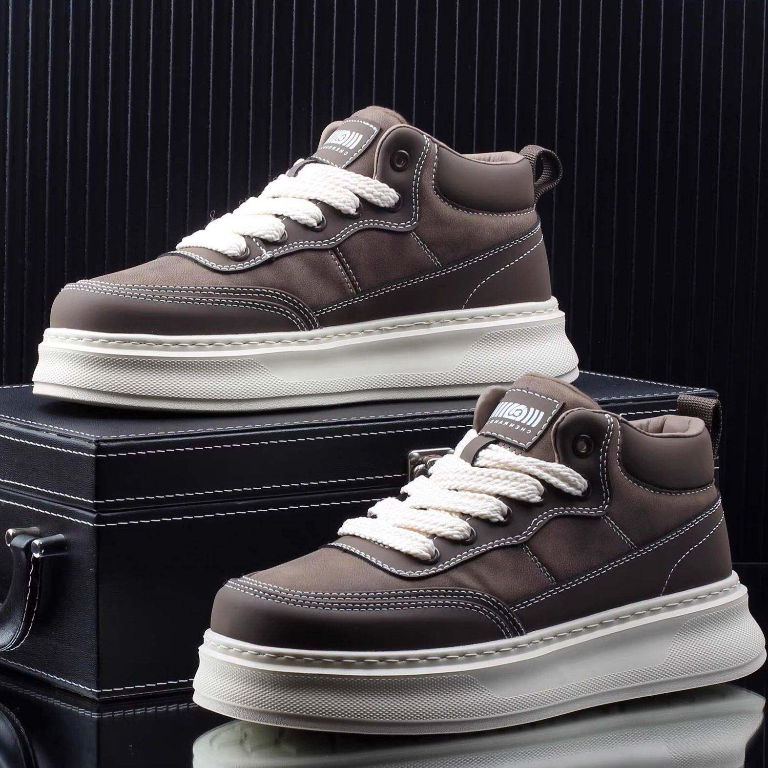 高级感潮牌时尚百搭休闲板鞋男款2025秋季新款软底轻便增高男鞋子