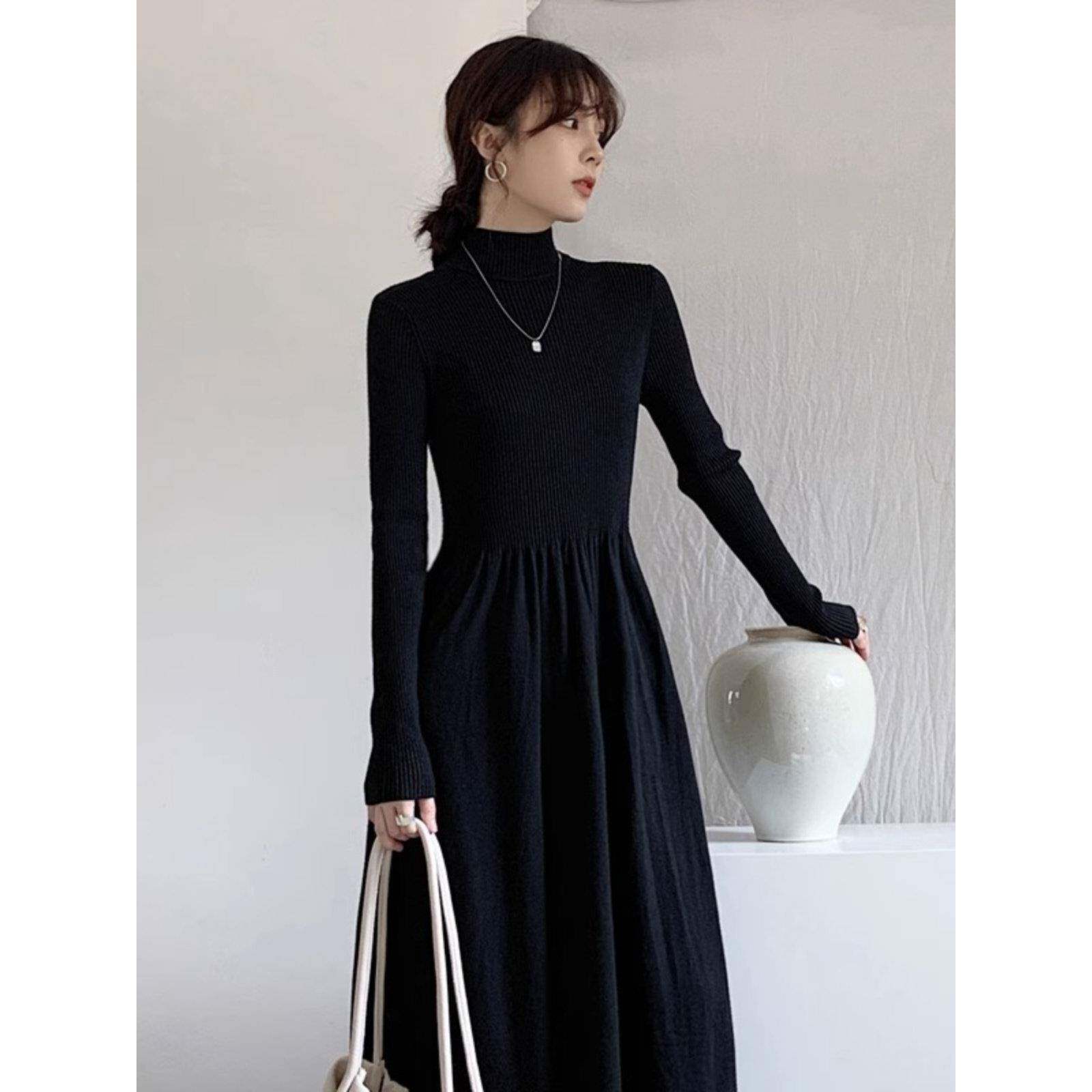 欧洲站秋季2024新款女装法式赫本风长款打底毛衣裙黑色针织连衣裙