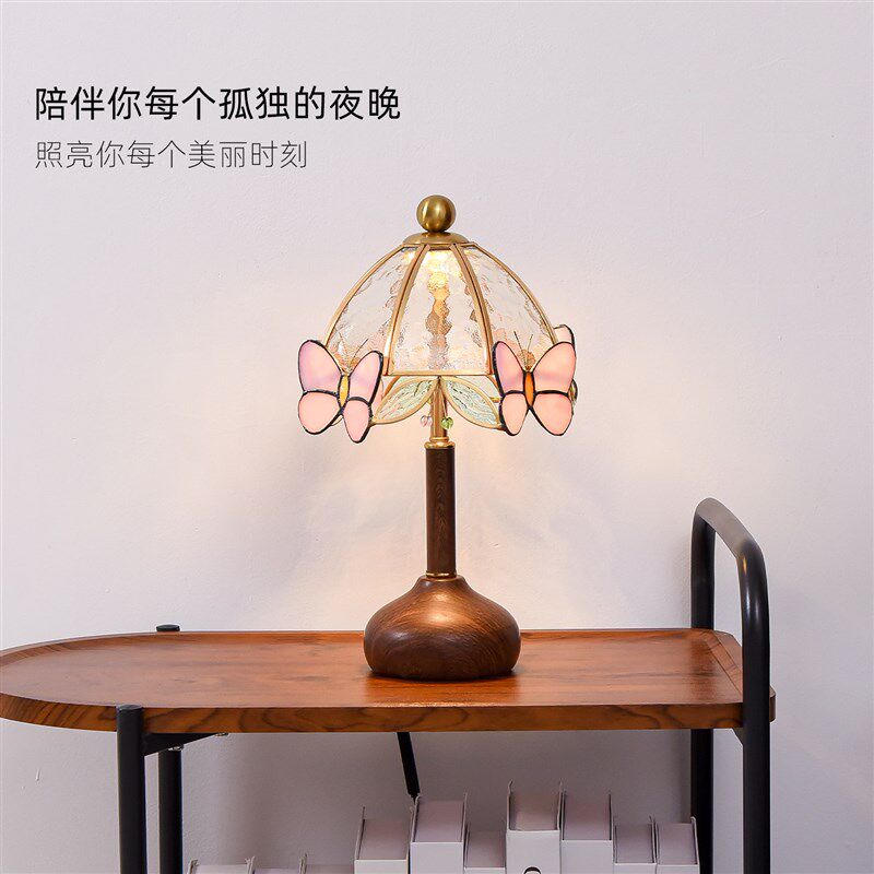 法式中古小台灯卧室床头灯2025新款复古轻奢高级感蝴蝶充电氛围灯