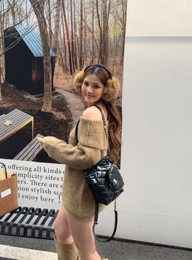 Bear Chili韩系穿搭辣妹斜肩长袖针织毛衣女秋冬一字肩针织衫上衣