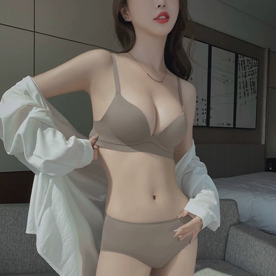 维多利亚无痕内衣女小胸聚拢显大调整型收副乳防下垂上托文胸套装