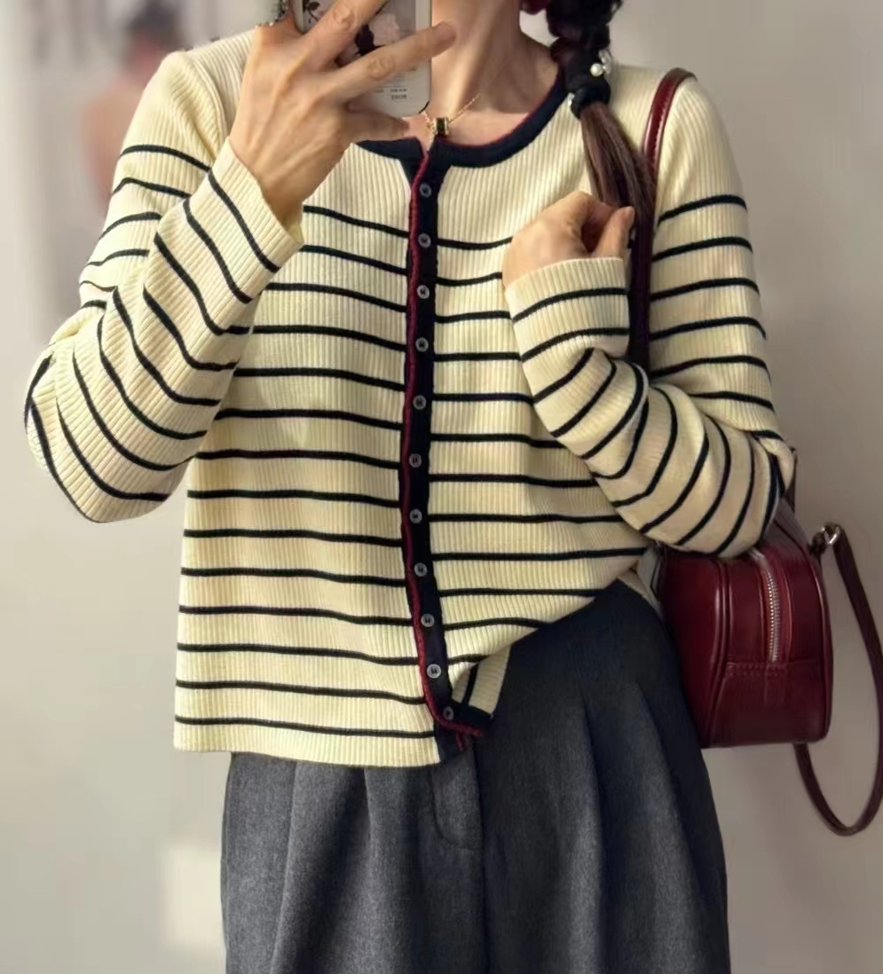 圣仕莲8219 百搭显瘦拼色条纹圆领针织开衫毛衣女短上衣打底外搭T