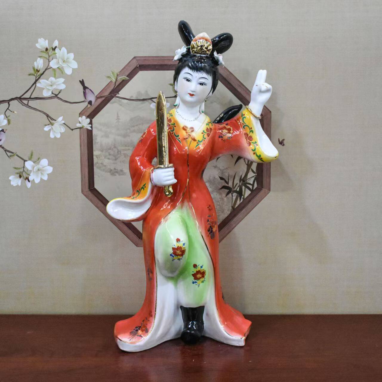 陶瓷彩绘侠女手拿剑持剑仙女神像