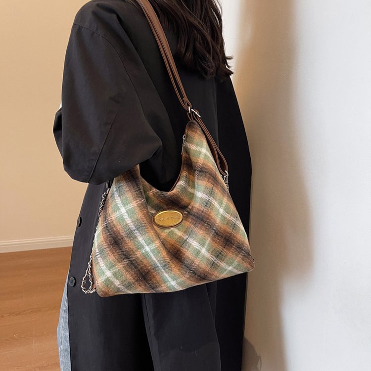 韩国大容量呢子包包2023新款女包休闲洋气单肩包通勤包爆款水桶包