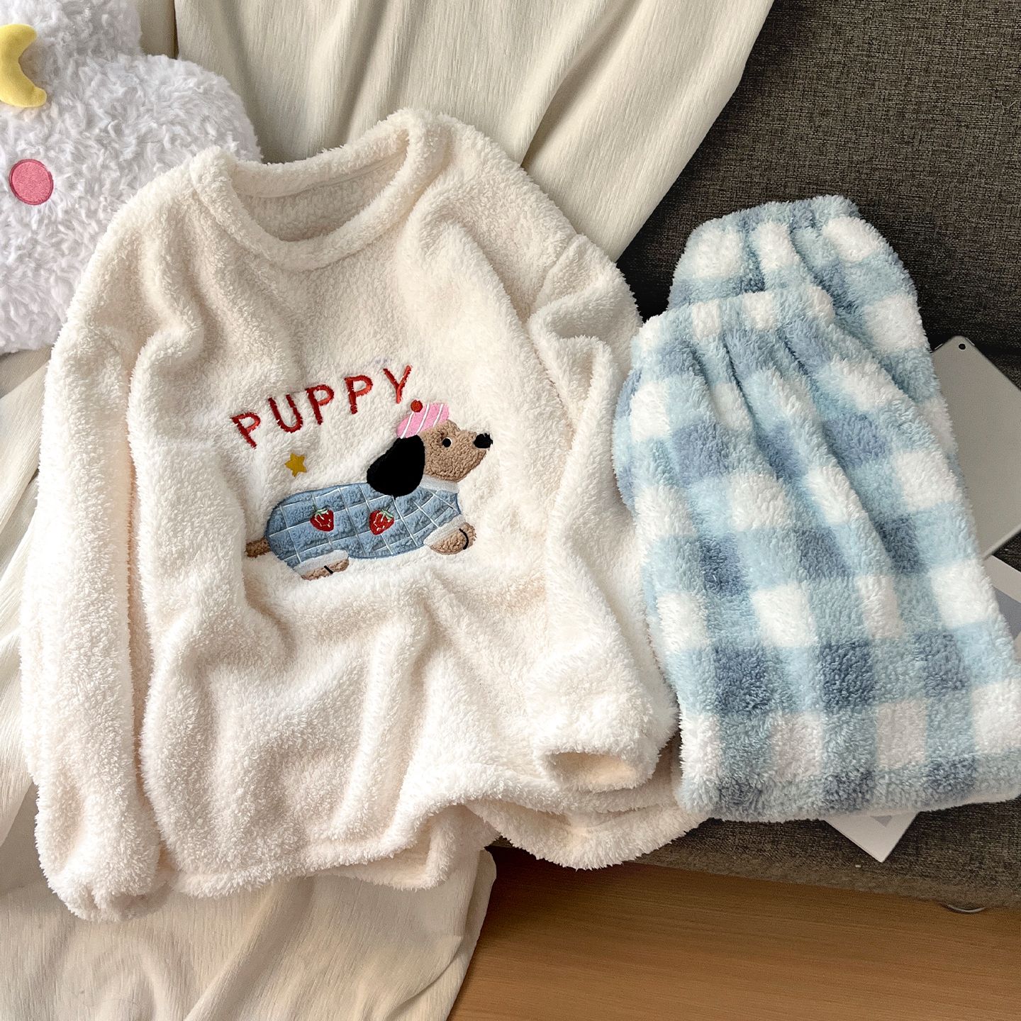 冬季卡通米粒绒腊肠狗圆领睡衣女