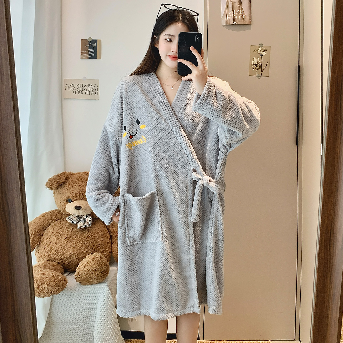 秋冬卡通珊瑚绒笑脸大码睡衣女款