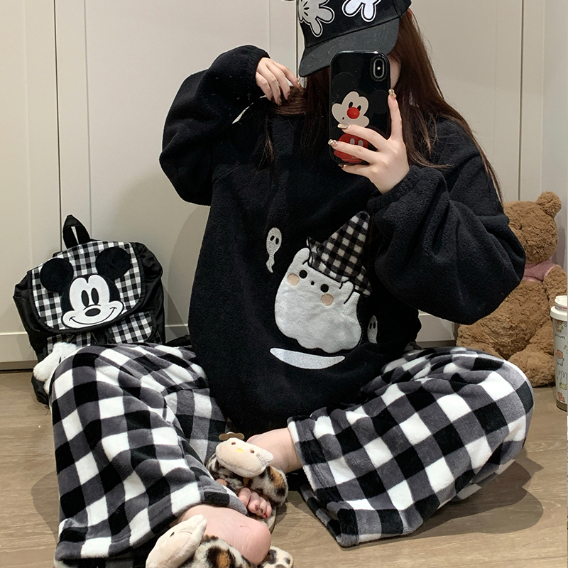秋冬珊瑚绒时尚可爱格子睡衣女款