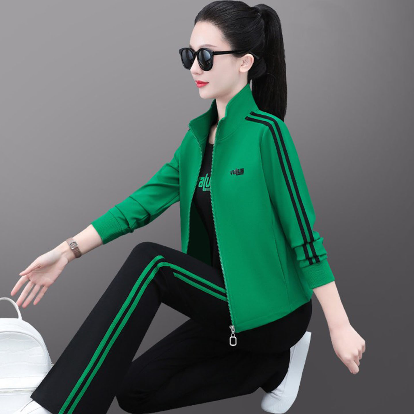 高端休闲运动服套装女士春秋季新款中年卫衣开衫妈妈装三件套秋装