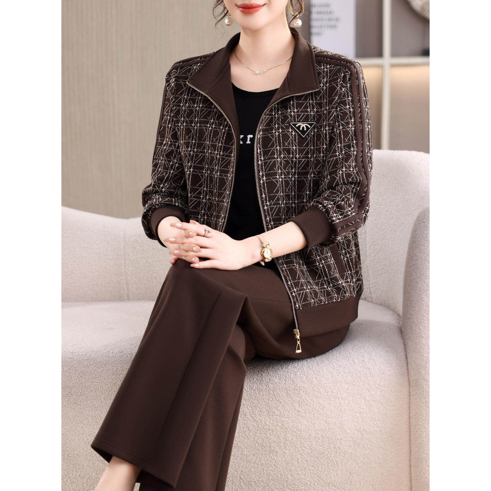 高端休闲运动服套装女新款洋气减龄中老年人穿搭一整套妈妈装春秋