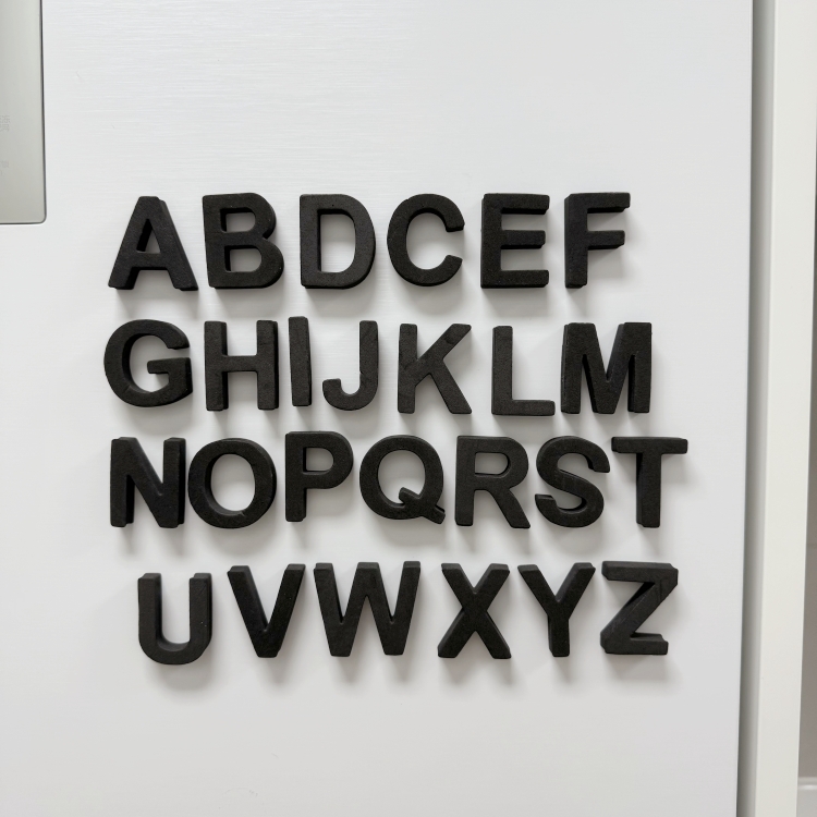 创意英文字母冰箱贴泡沫磁吸3.7cm大写字母留言板洞洞板装饰磁贴